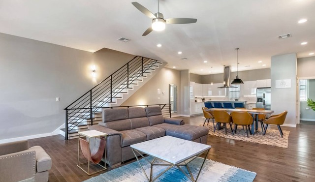 4BR Modern Townhouse in Mid City