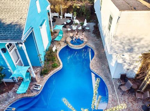 5 BR - Sleeps 8! Steps from Bourbon Street!