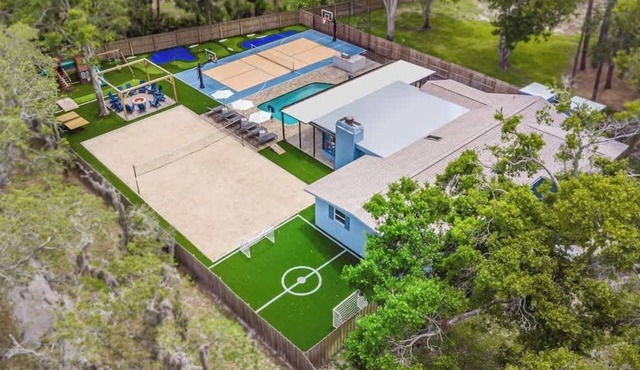 5 BR Villa with Pool, Court and Mini Golf Near Beach