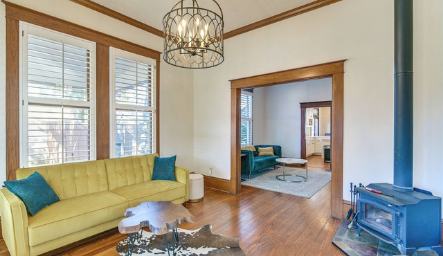 5 Mi to Dtwn Houston: Charming Gem w/Patio & Yard