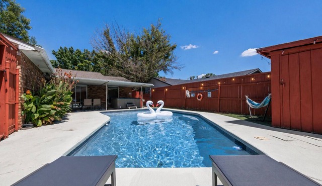5BR w/Pool & Hot Tub Walk to Lake Ray Hubbard