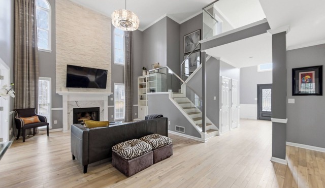 6 bedrooms 4 full bathrooms 2 kitchens 16 miles to Stadium in Mableton