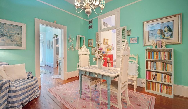 6 BR/3BA Gorgeous, Historic, Charming, Trolley, French Quarter, Sleeps 12
