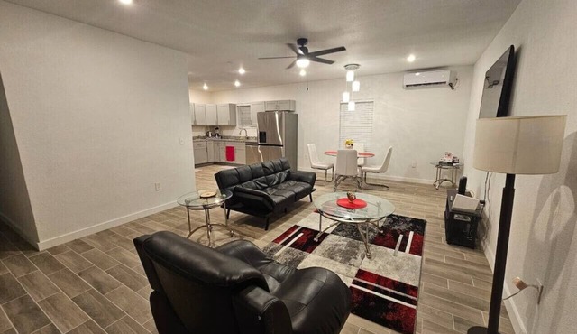 632 4 Large Bedrooms Spacious Private Yard