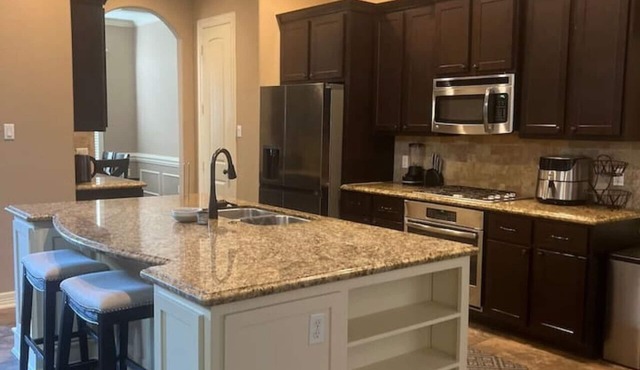 641 4 Bedrooms Luxurious Baths Open Living