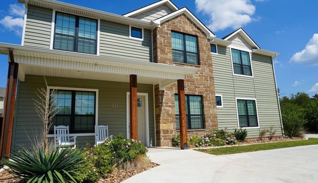7 Bedroom 7.5 Bathroom Stephenville Villa in Stephenville