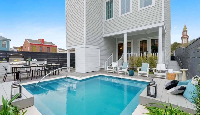7-Room Downtown Unit | Pool Access Near CBD