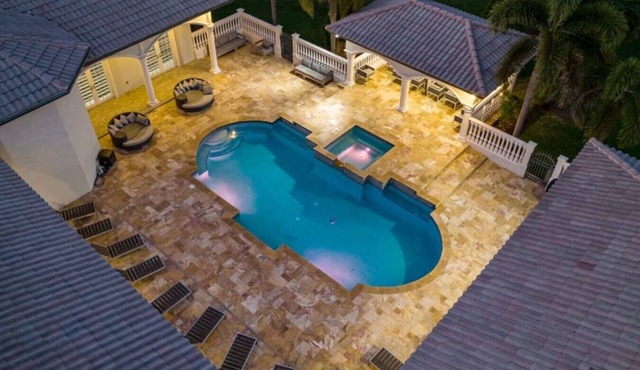 7000sf Mansion/Gameroom/Theater/Heated Pool