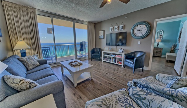 8/22-8/29 DISCOUNTED! at MAJESTIC BEACH RESORT - Right on the Beach!