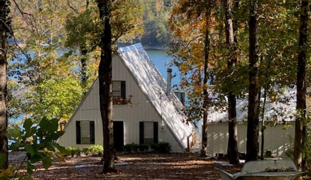 A-Deck With a View. A unique lakeside home on Smith Lake