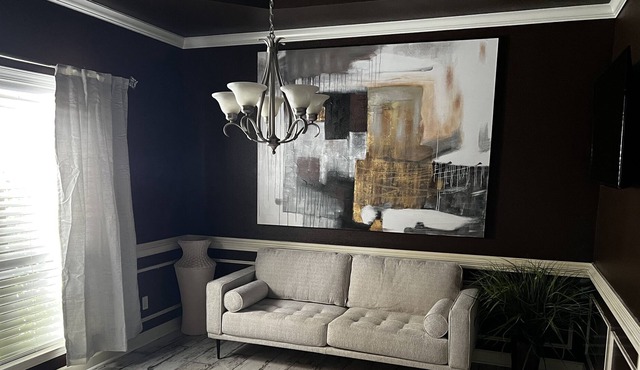 A kings 3 Bedroom Home with a MODERN TOUCH!!!