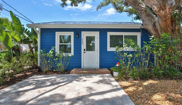 Adorable 1-bedroom cottage in lovely Laurel Park Neighborhood Downtown Sarasota