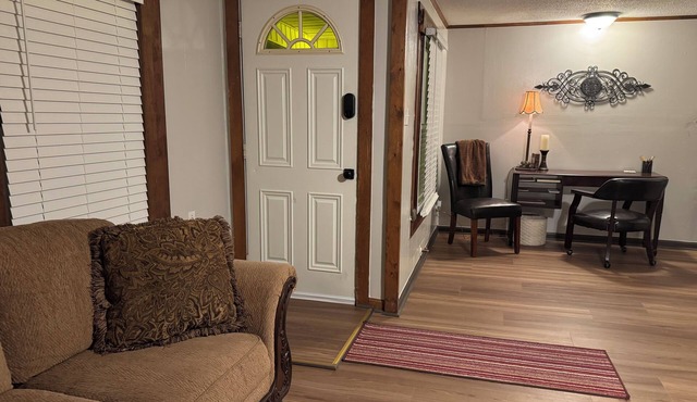 Adorable 3-bedroom house with AC in charming Simms