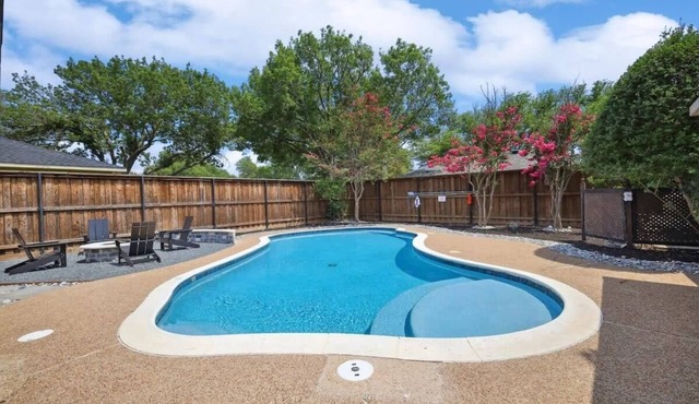 Allen Abode - 4 Bedrm. Pool, Fire Pit , Charm
