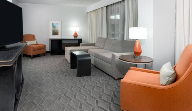 Always a Great Idea To Unwind! 4 Comfortable Units, Indoor Swimming Pool!
