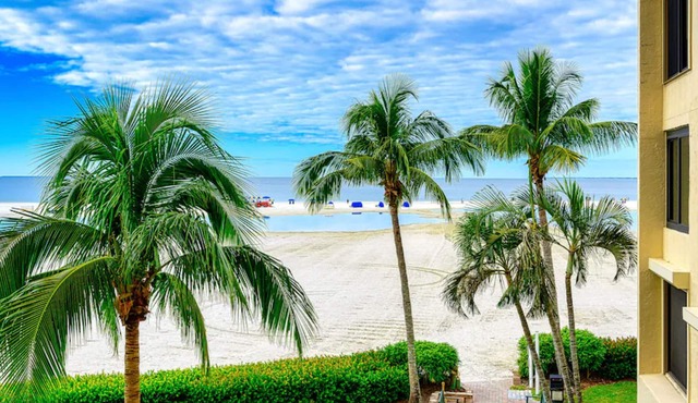 Always Summertime - ON A WHITE SANDY BEACH! in Fort Myers Beach
