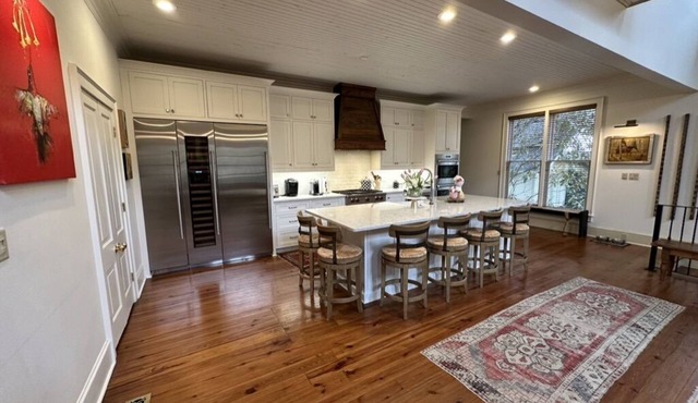 Amazing Home - Walking Distance to Square & Campus