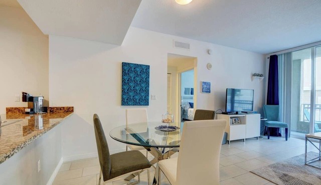 Amazing one-bedroom in Casa Costa Luxury condo! BEACH PASS INCLUDED!