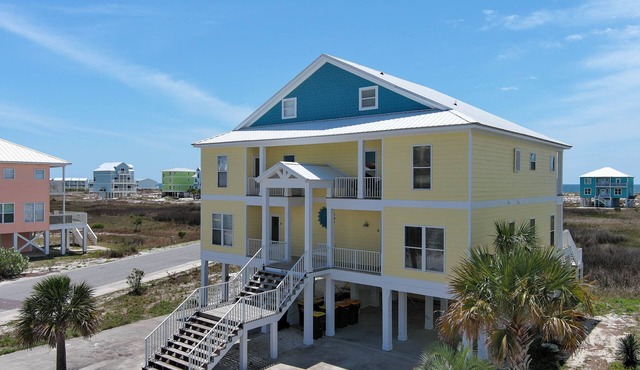 AMAZING PRIVATE HOME, WONDERFUL VIEWS, CLOSE TO THE BEACH, PLENTY OF ROOM