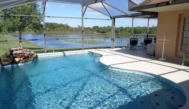 🌴Antigua Lake View Villa with Peaceful Pool & Waterfall. Near Disney Free WiFi.
