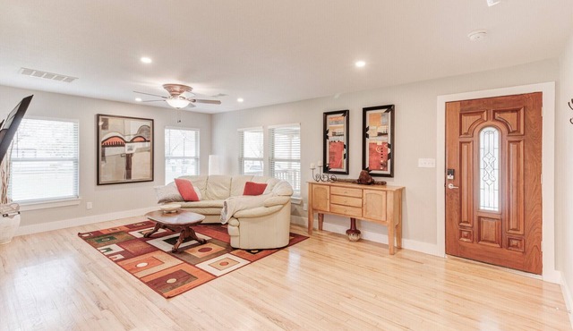 Atnt Cowboys Rangers Tx Live FIVE STARS! 4Bed 4 Bath Walk Downtown Arlington