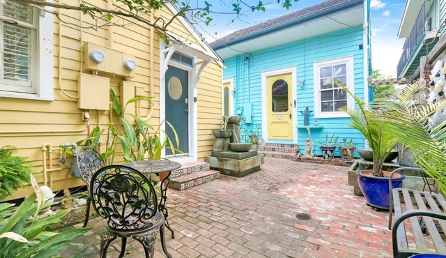 B &W Courtyards Inn - Private reservation for 6 rooms