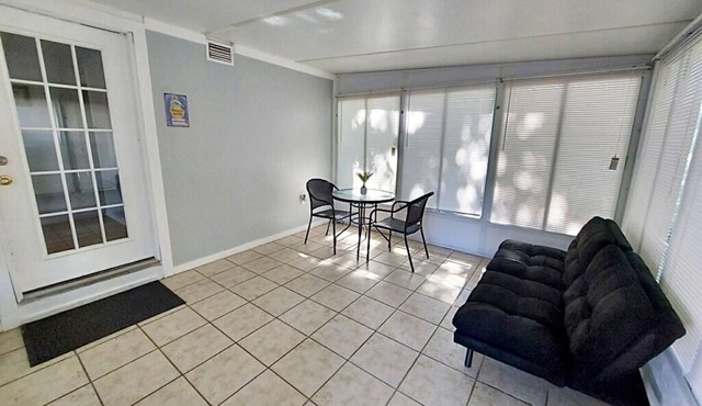 Back to Emerald - Cute, cozy & close to the coast in Pensacola