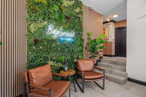Baybreeze Apartments by Lowkl in Miami Beach