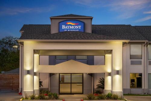 Baymont by Wyndham Iowa Lake Charles