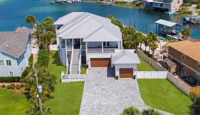Baywatch. 6 Bdrm, Boaters Dream, Seasonal Heated Pool/Spa, Beach, Golf Cart