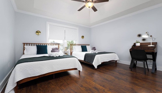 Be A Nomad | 3BR Townhouse 1 Block Jacksonville Beach Sleeps 7