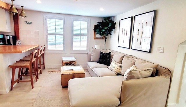 Beach Cottage I, near the beach, TPC Sawgrass, Mayo Clinic, & Ponte Vedra Beach in Jacksonville Beach