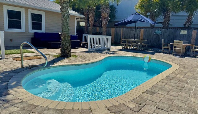 Beach Like a Local- Beach House- Private Pool 3/2 - Pet Friendly
