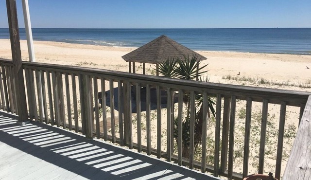 Beachfront condo! Beautiful views! Pet friendly. Saturday to Saturday only