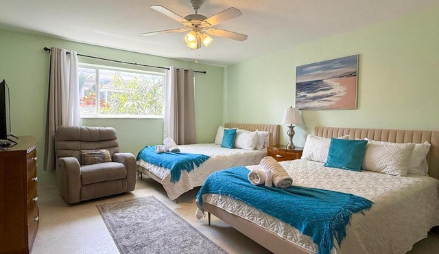 Beachside retreat 2 min walk to Beach Parking