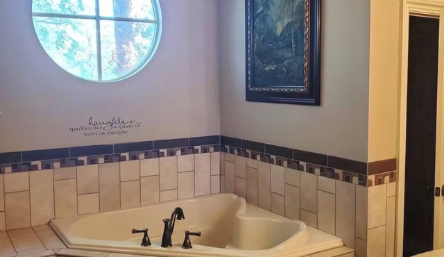 Beautiful 4 bedroom house on Bass Lake
