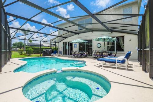 Beautiful 7BR w Pool Lake View at Berkley