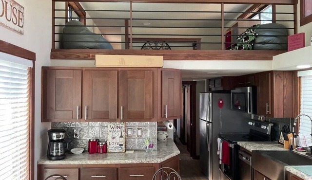 Beautiful Cabin Located in the Piney Woods of East Texas - 1 Bedroom/Double Loft
