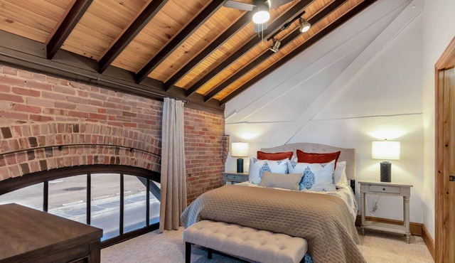 Beautiful Cozy 2BDRM