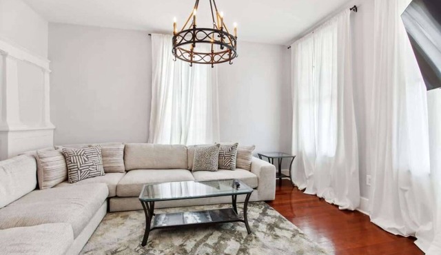 Beautiful Historic 5br Home in Uptown
