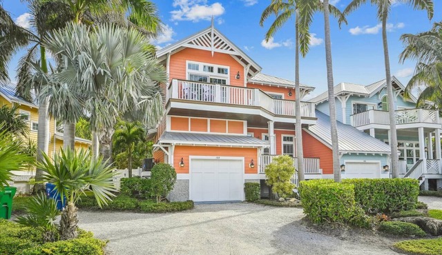 Beautiful Home Two Houses from the Beach! Pool, Private Patio, 3 Bedrooms