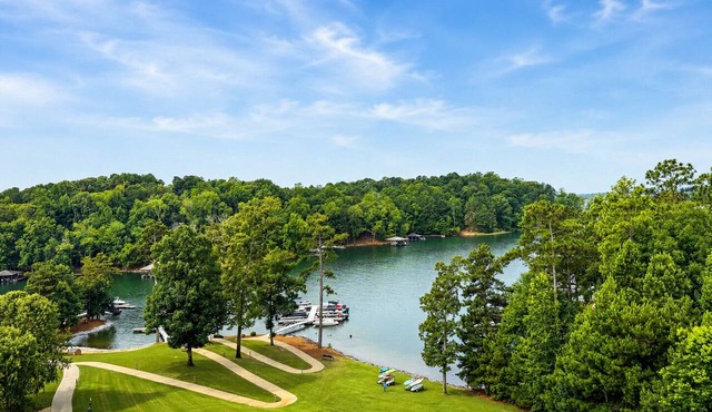 BEAUTIFUL Lakefront Condo on Lake Martin, Sunsets, Boat Slip, Pool, Gym, Golf