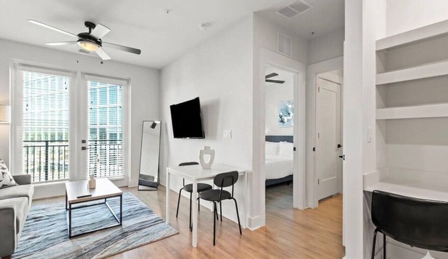 Beautiful Modern 1BD | Walk to Raymond James!