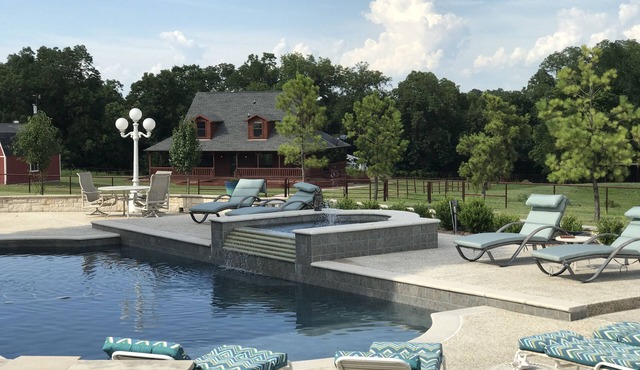 Beautiful Modern 3-Bedroom Red Cedar Cabin in Mesquite