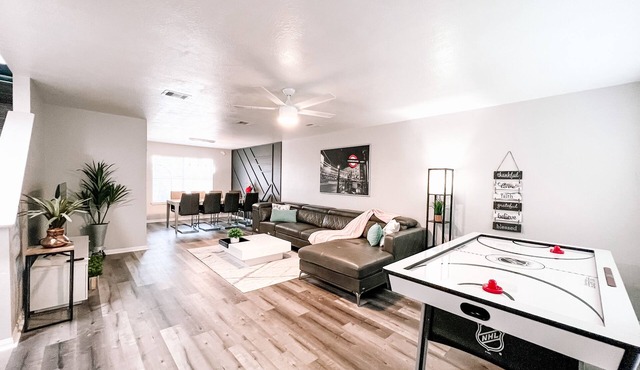 Beautiful/Spacious house