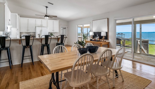 Beautiful Waterfront Home- The Bay Camp