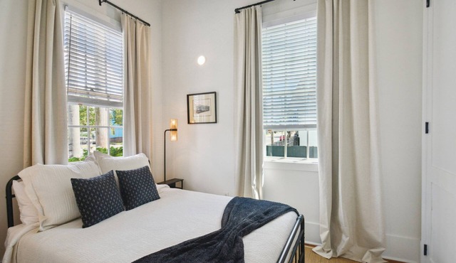 Beautifully renovated 3BR house, off street parking in the Marigny Triangle