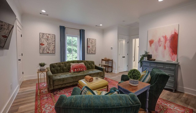 Benton Hideaway - walking distance to downtown, one minute to interstate.
