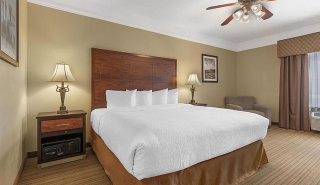 Best Western Plus Monica Royale Inn & Suites