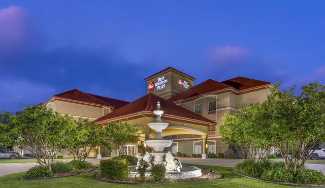 Best Western Plus Monica Royale Inn & Suites